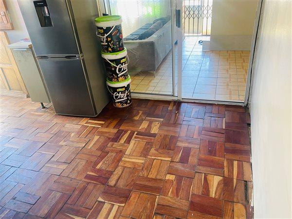 3 Bedroom Property for Sale in Sabata Dalindyebo Square Western Cape